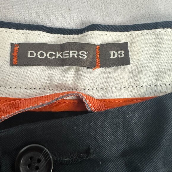 Dockers D3 Classic Fit Mens Black Flat Front Chino Pants Size 36x32 - Picture 3 of 5